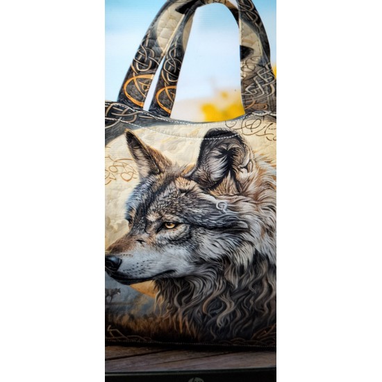 D/D33    TRACY SMITH    Quilted Tote Bag