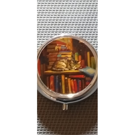 PL    Library Cat Pill Box